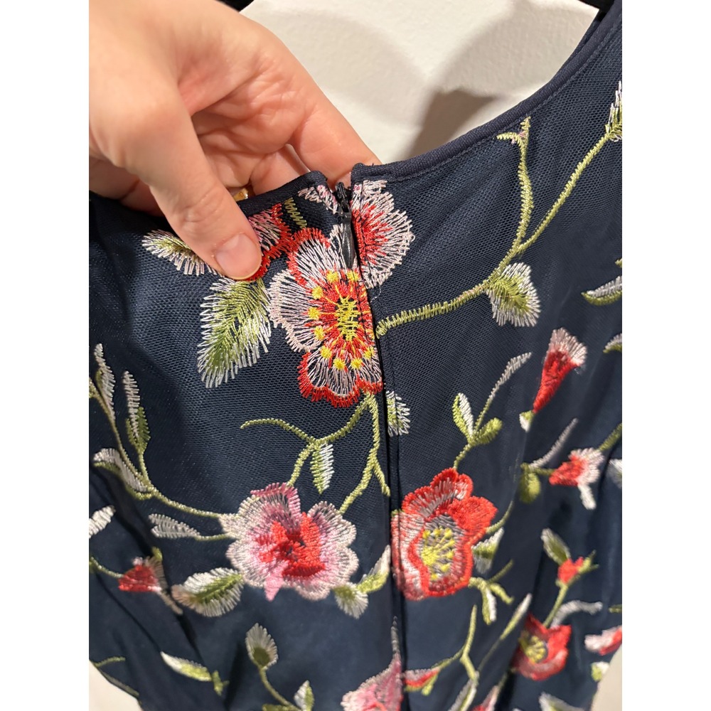 Jessica Howard Navy Blue Floral Embroidered Mesh Shift Dress Size 8P Sleeveless - Picture 6 of 9